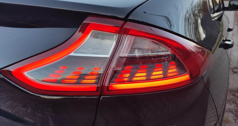 Hyundai IONIQ cena 58900 przebieg: 172500, rok produkcji 2017 z Kołobrzeg małe 562